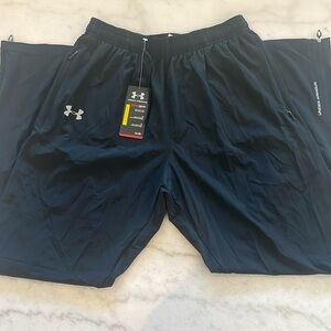 Men’s black Under Armour fitted pants.  large.NWT’s. 88% polyester 12% elastane